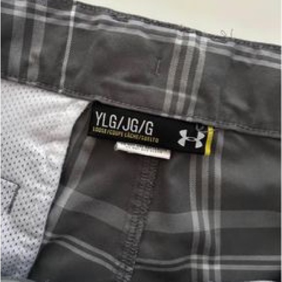UNDER ARMOUR boys size large golf shorts - Picture 4 of 4